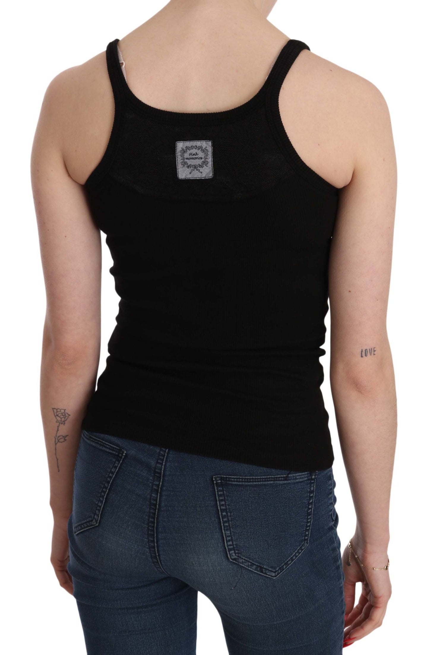 Blusa negra sin mangas con tirantes finos