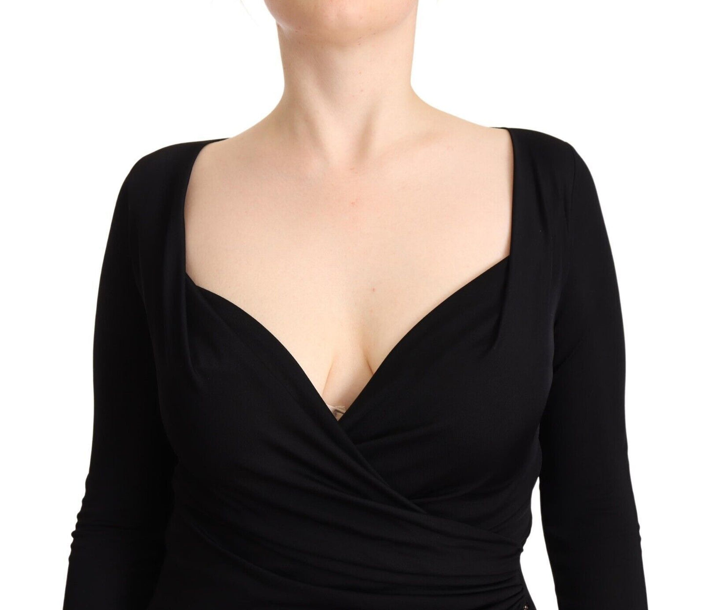 Vestido midi negro de manga larga con escote en forma de corazón