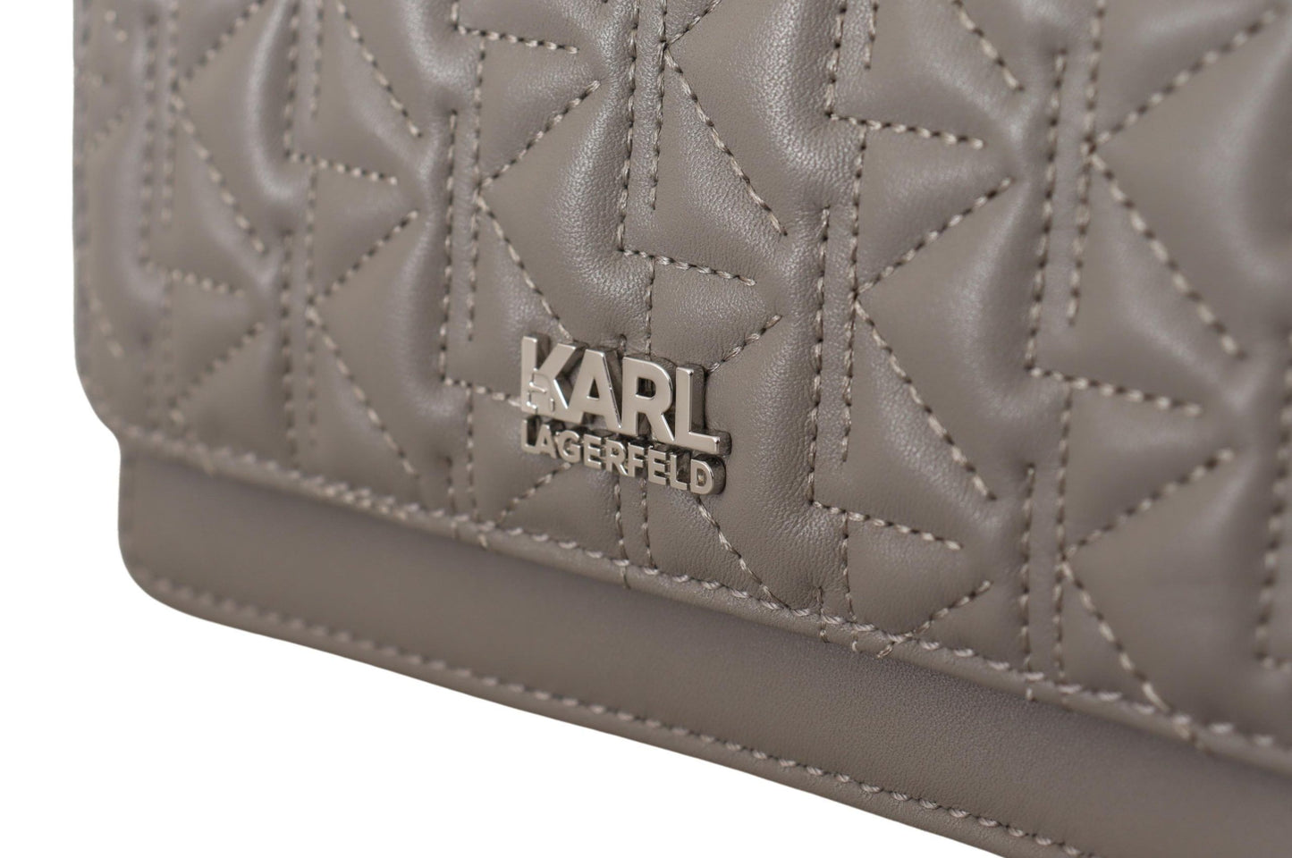 Bolso bandolera de cuero gris claro