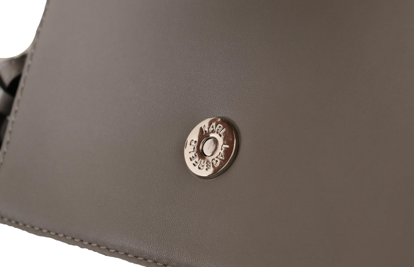 Bolso bandolera de cuero gris claro
