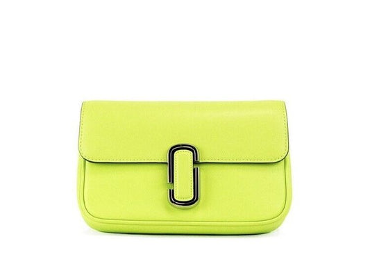 Bolso bandolera de cuero liso con brillo verde de The J Marc