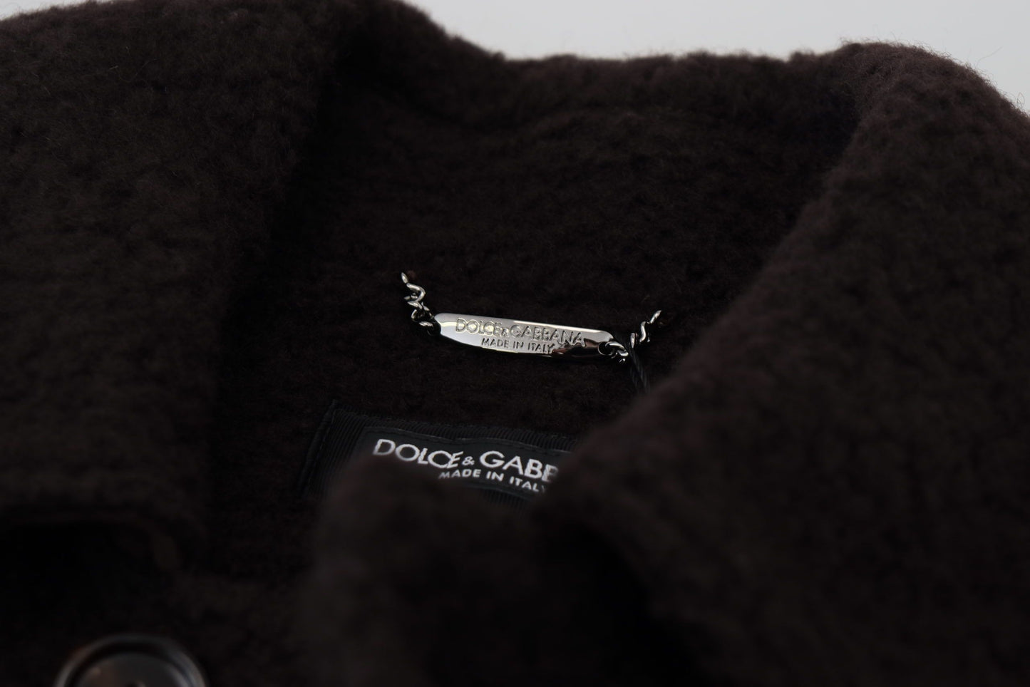 Chaqueta tipo gabardina con botones de alpaca negra