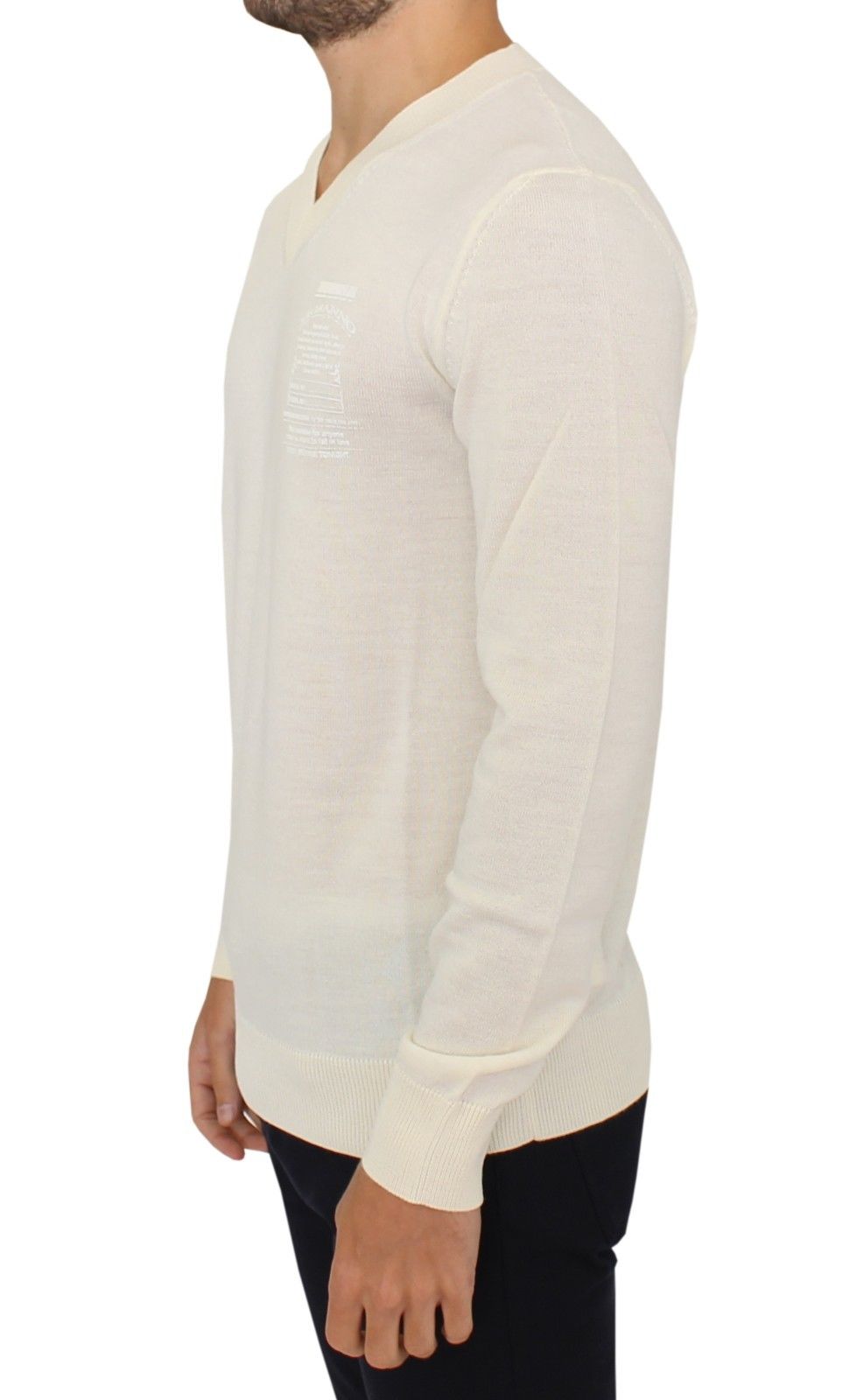 Jersey color blanco roto con cuello en V y mezcla de lana