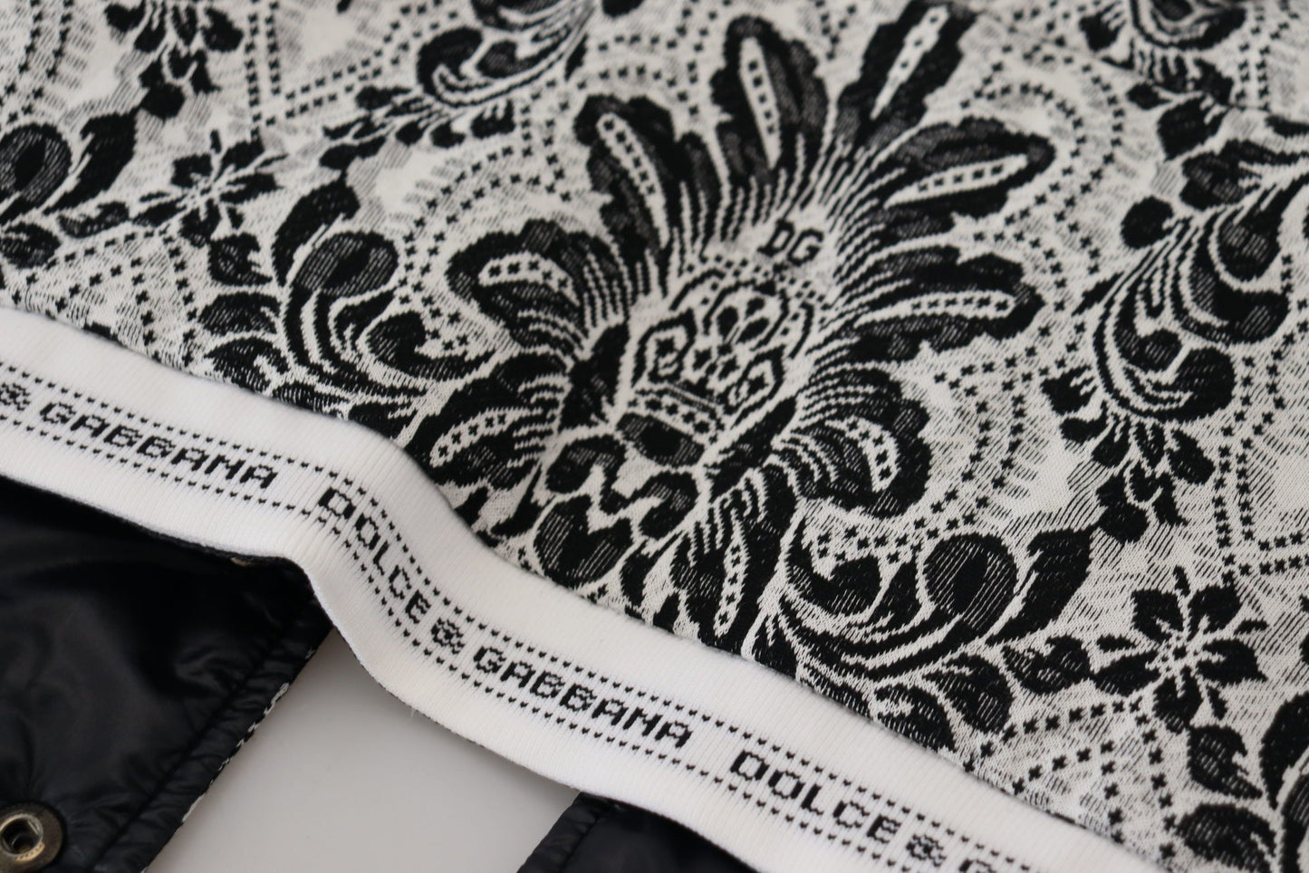 Gorro de algodón de talla única con diseño floral blanco