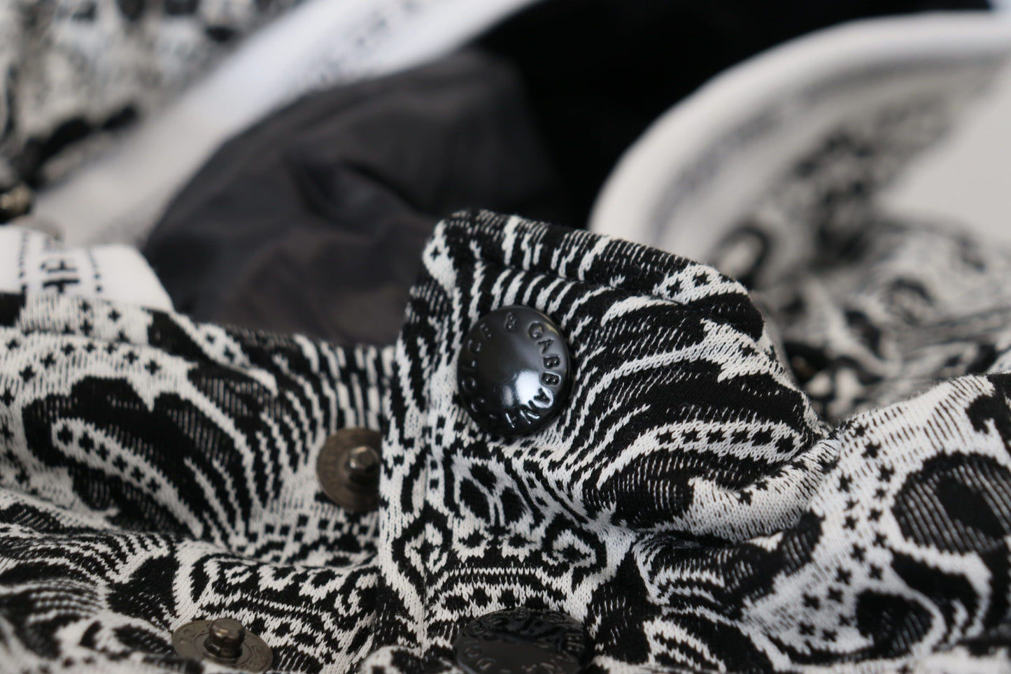 Gorro de algodón de talla única con diseño floral blanco