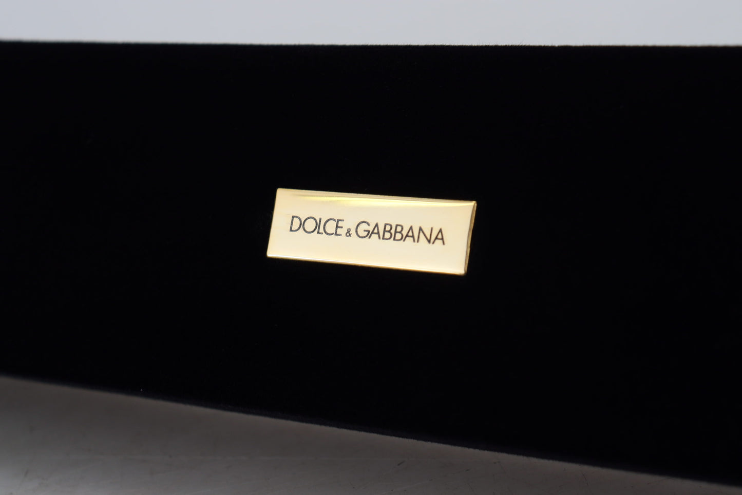 Joyero de pulsera con almacenamiento de placa con logotipo de terciopelo negro