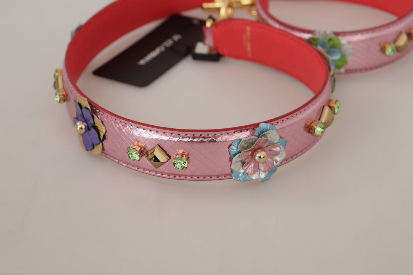 Tracolla borchiata in pelle rosa metallizzato