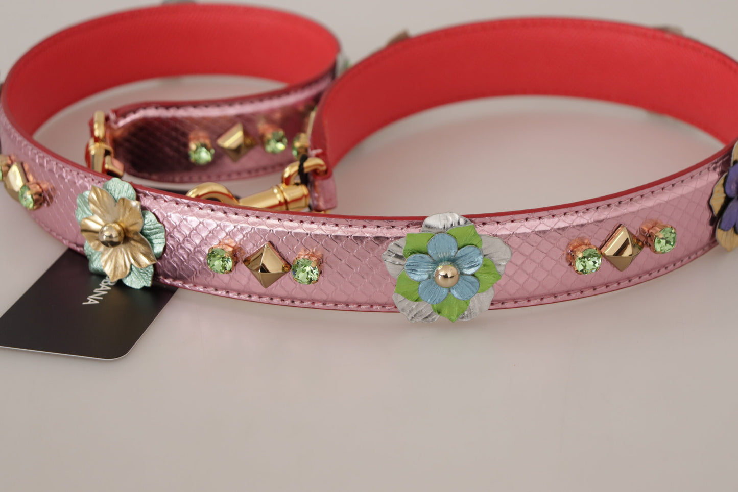 Tracolla borchiata in pelle rosa metallizzato