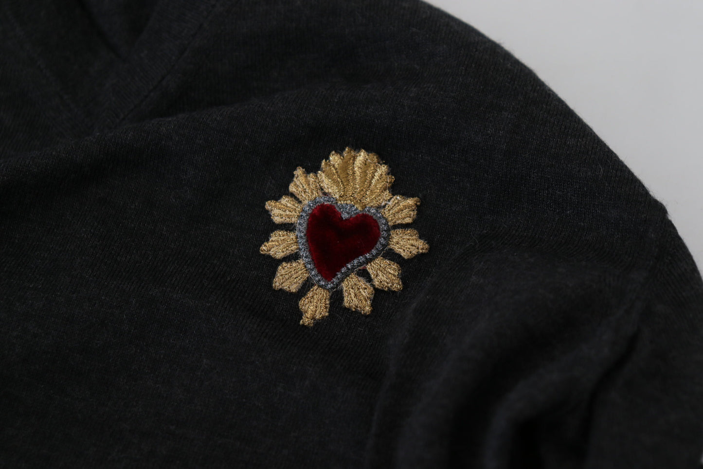 Dolce & Gabbana Kaschmirpullover mit V-Ausschnitt und Herzstickerei