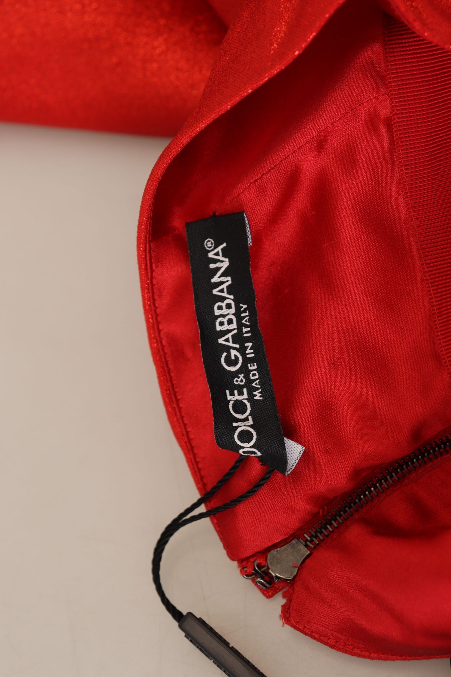 Minigonna in poliestere a vita alta rosso metallizzato