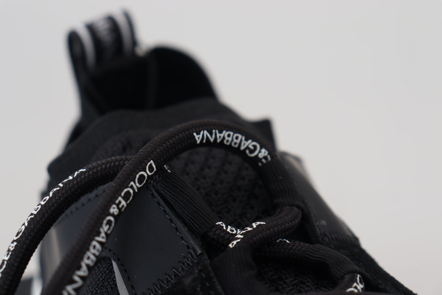 Dolce & Gabbana – Schicke Slip-On-Sneaker „Sorrento“ in Monochrom