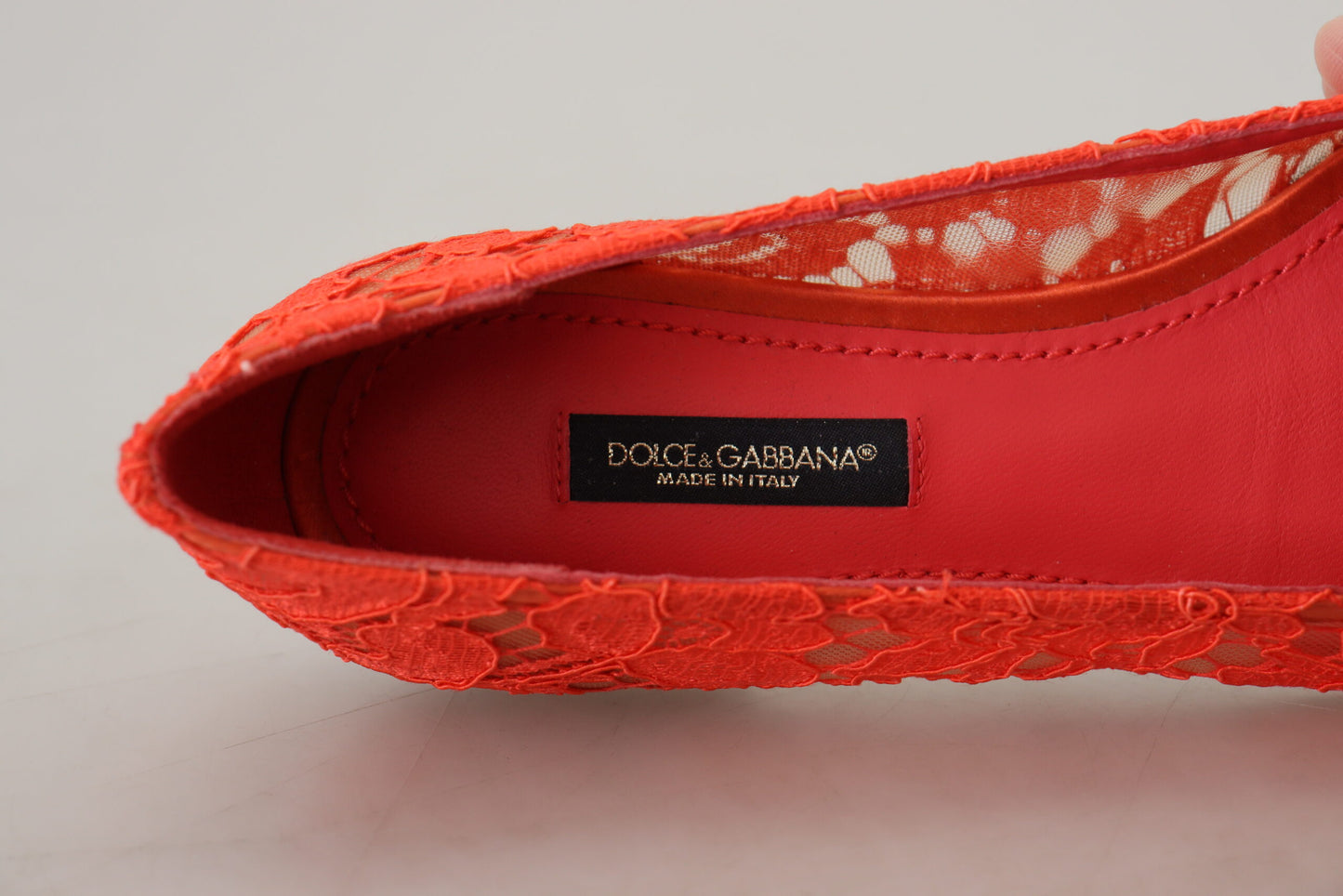 Dolce & Gabbana – Elegante Vally-Ballerinas aus Spitze in Korallenrot
