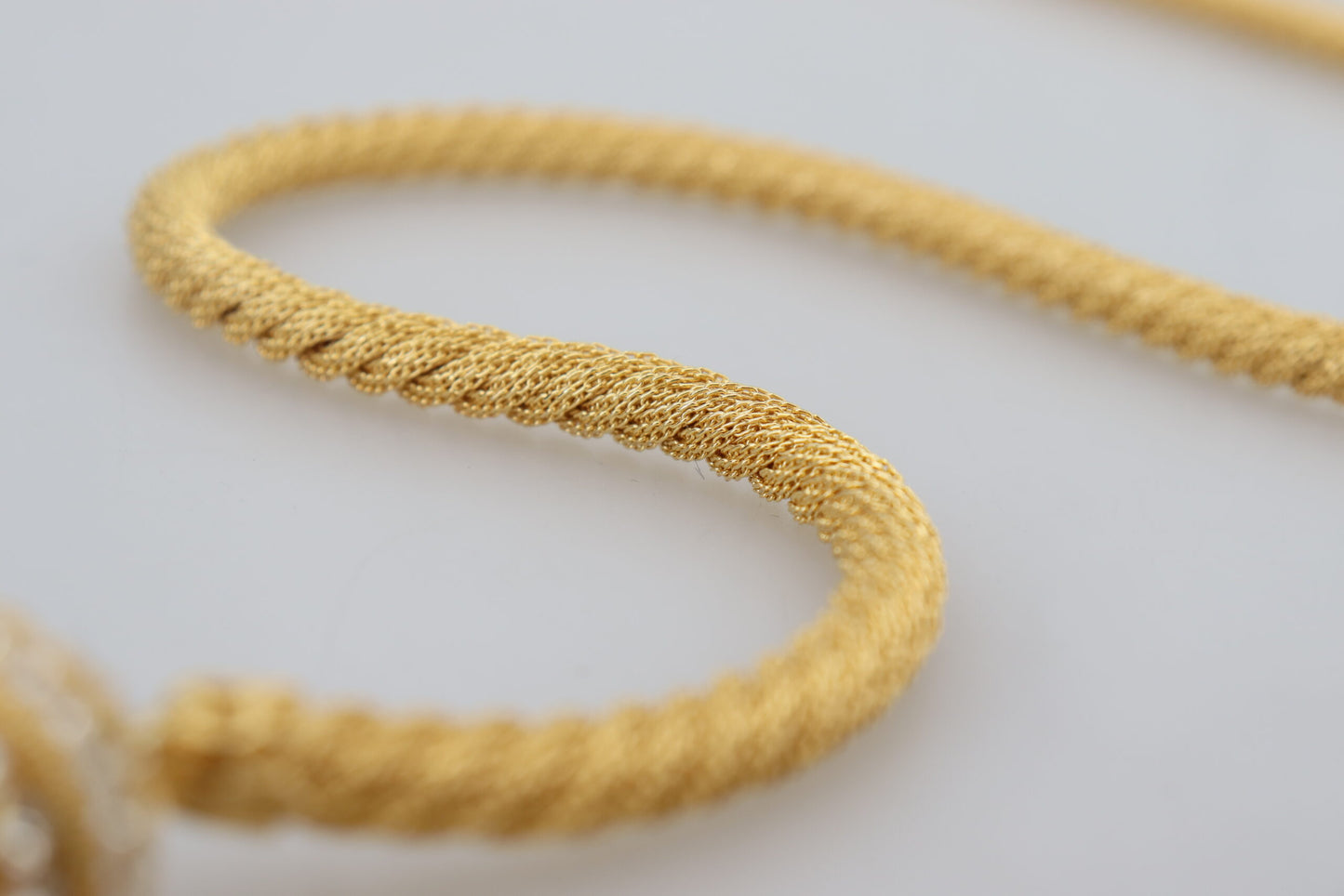 Collar llamativo con bata de cristal de Sicilia de latón dorado