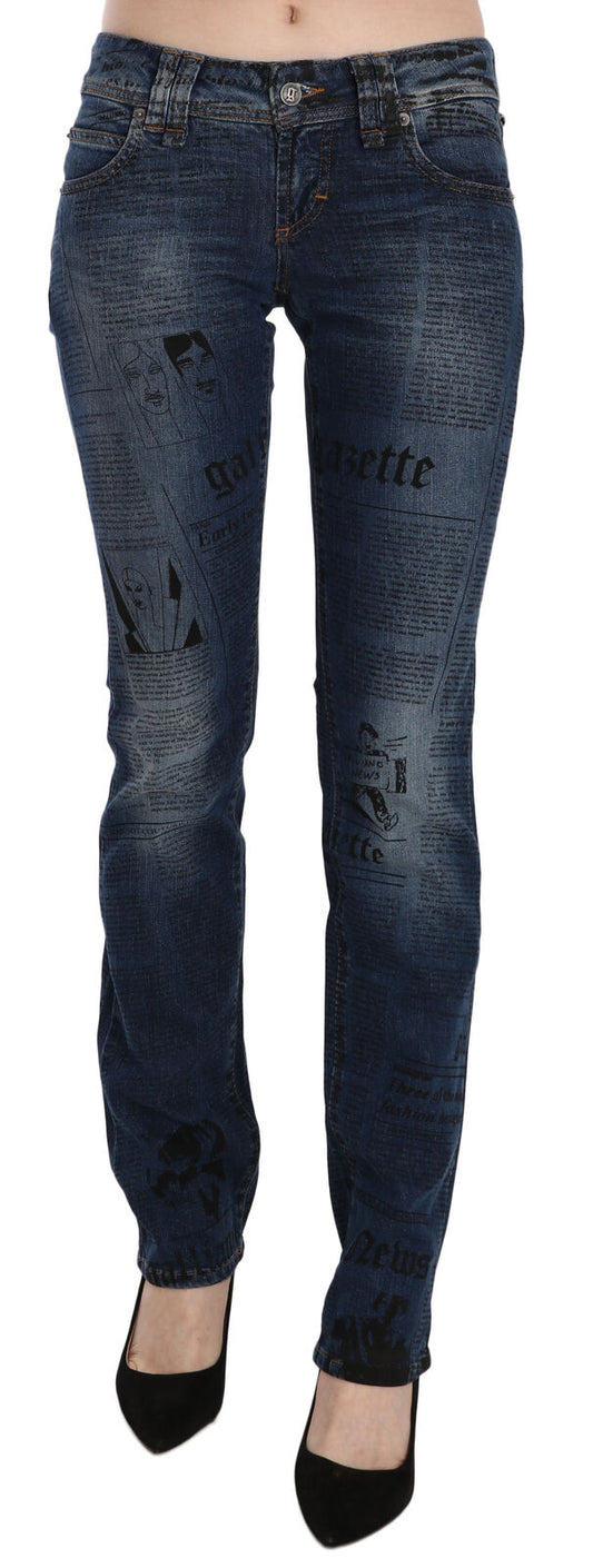 Pantalones vaqueros pitillo de cintura baja con estampado de periódico azul