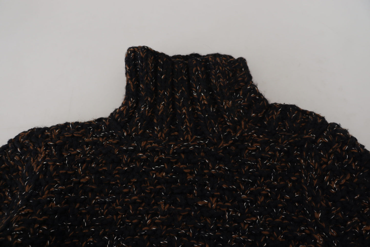 Jersey de cuello alto marrón de Fatto A Mano