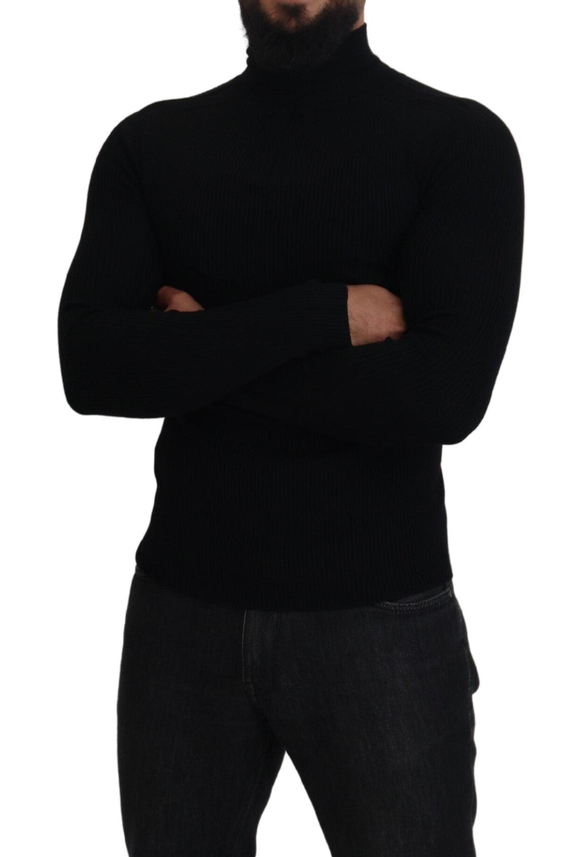 Jersey negro con cuello alto y media cremallera
