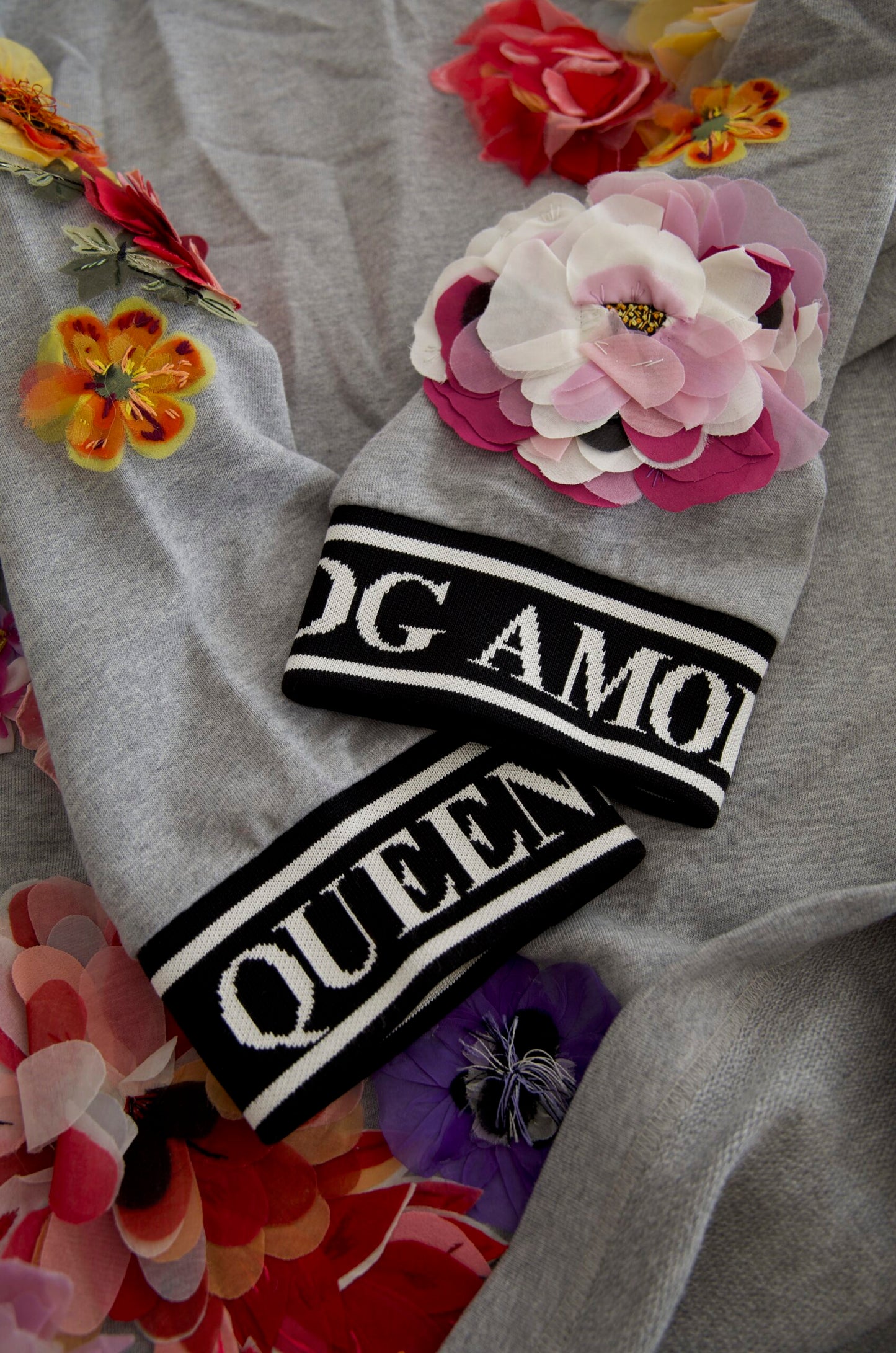Jersey gris con estampado floral de DG Amore Queen