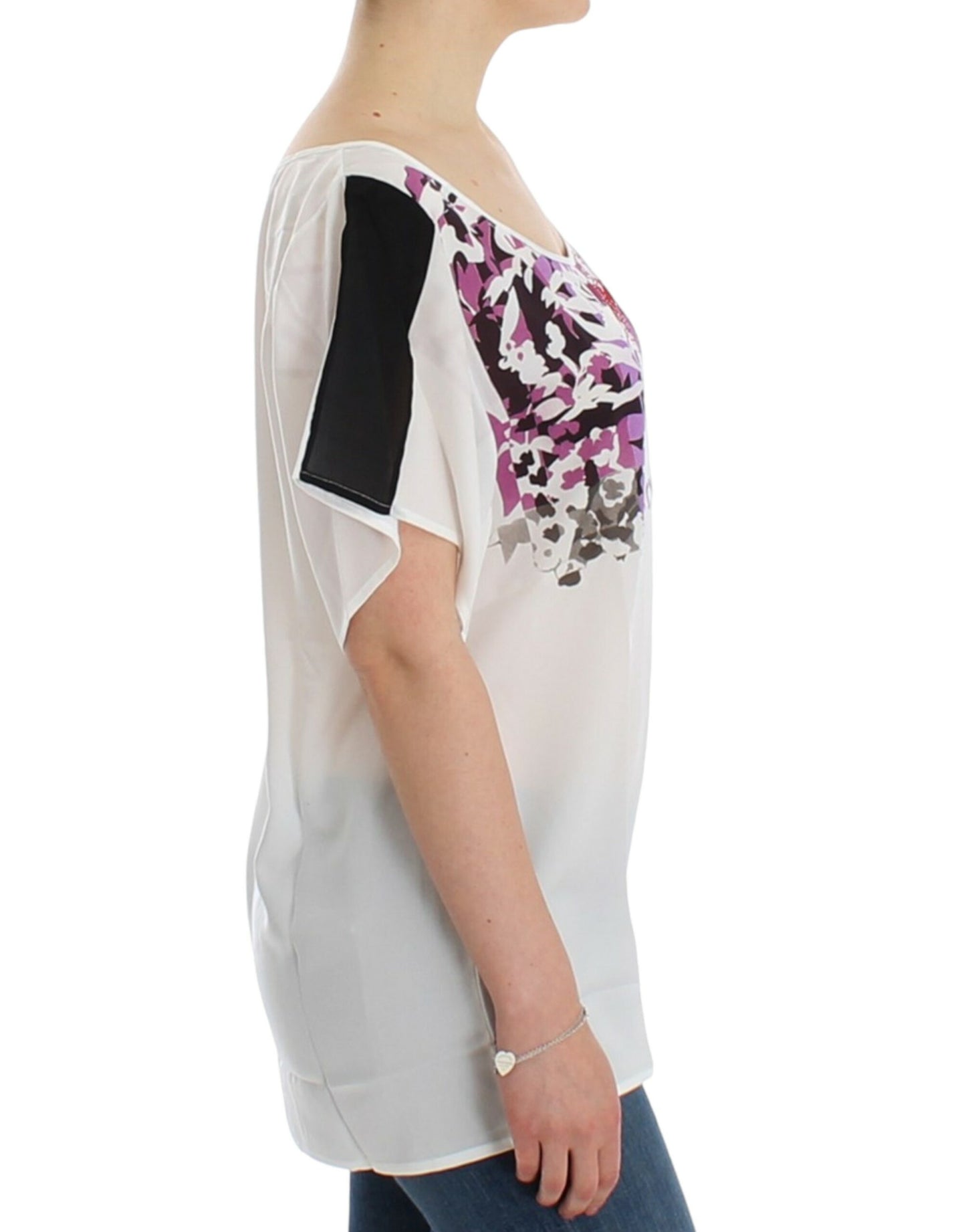 Blusa blanca con estampado de motivos
