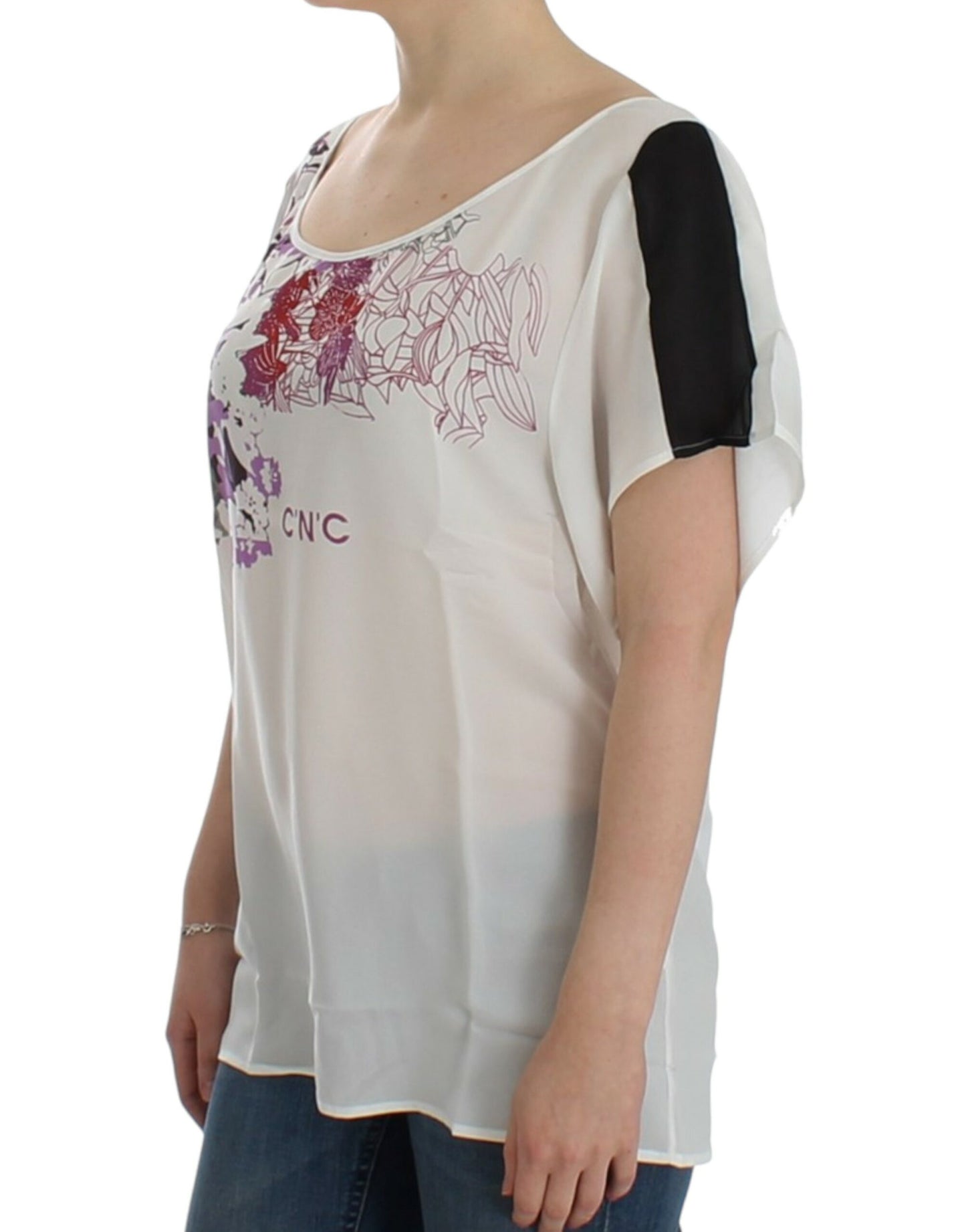 Blusa blanca con estampado de motivos