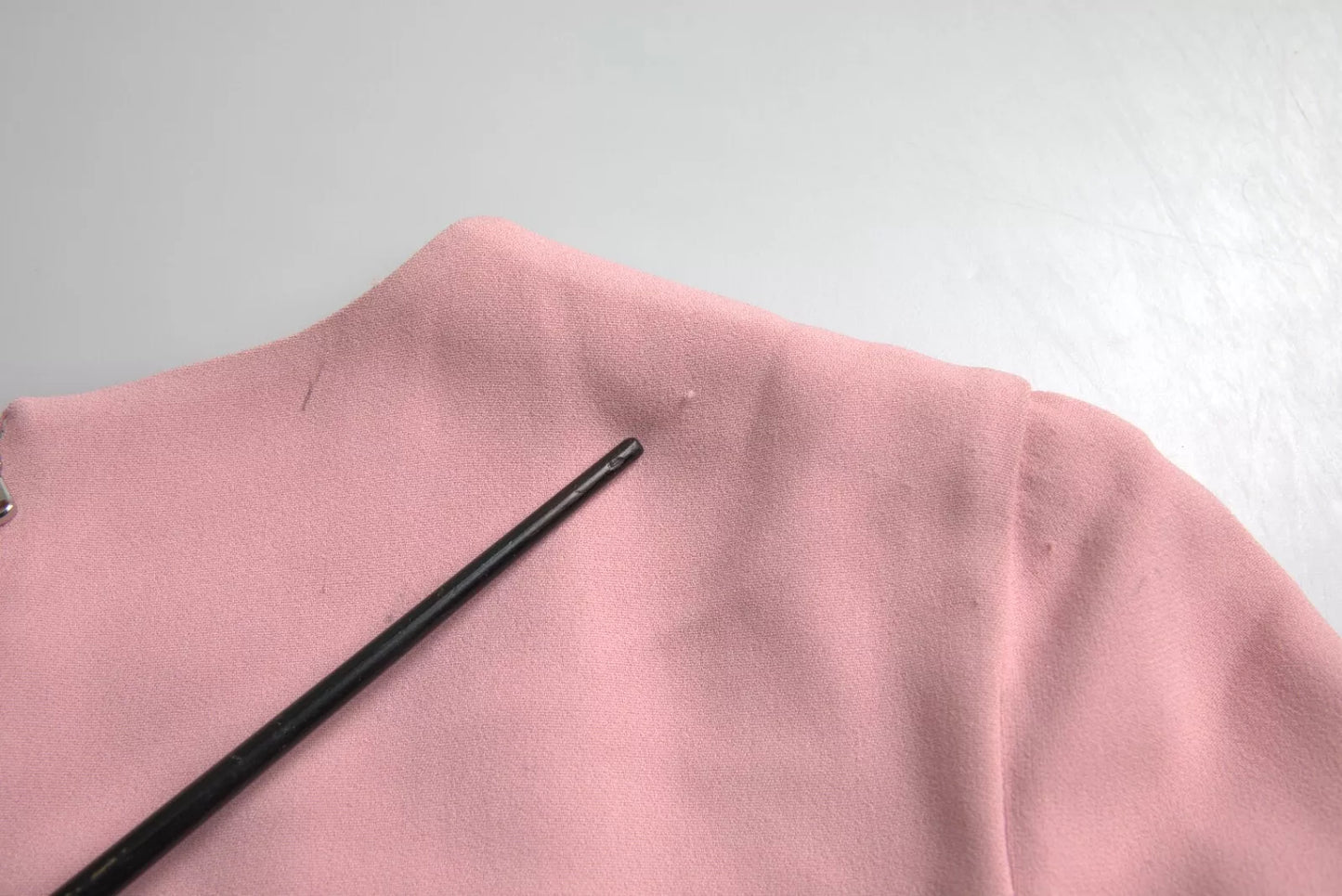 Dolce & Gabbana – Rosa A-Linien-Kleid aus ausgestelltem Viskose mit kurzen Ärmeln