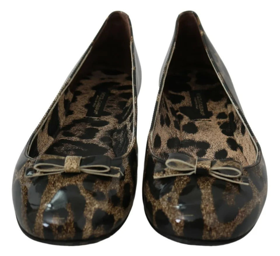 Dolce & Gabbana – Ballerinas aus Leder mit Leopardenmuster in Braun