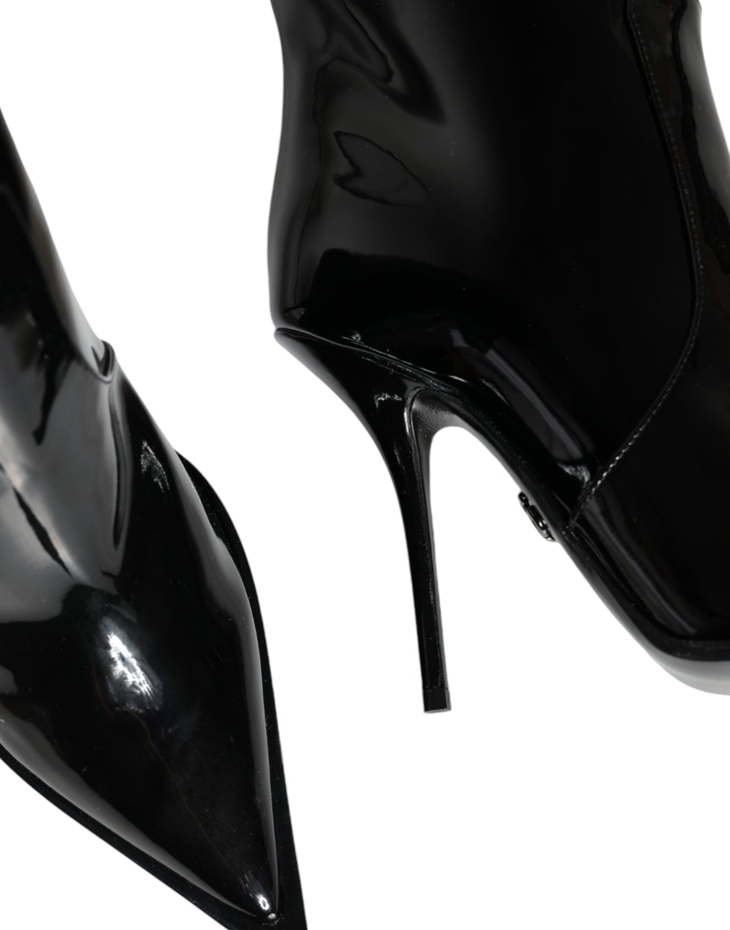 Dolce & Gabbana – Kniehohe Stiefel aus schwarzem Lackleder