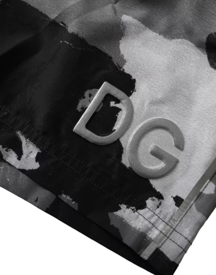 Dolce & Gabbana Mehrfarbige Camouflage DG Logo Strandmode Shorts Bademode