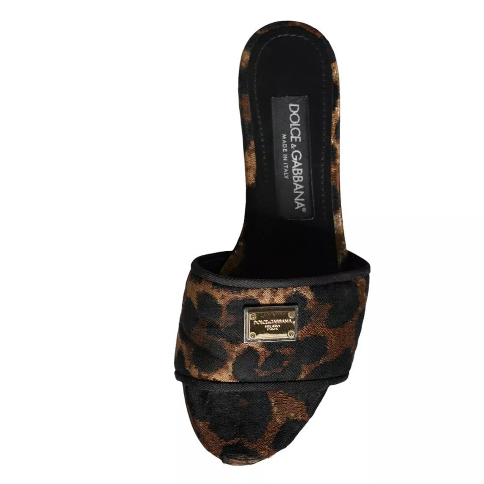 Dolce & Gabbana – Sandalen mit Leopardenmuster und Logo in Braun