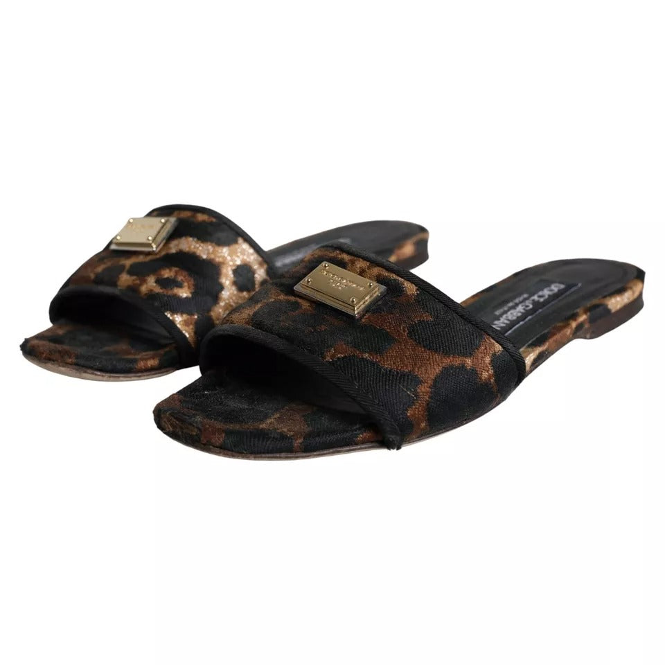 Dolce & Gabbana – Sandalen mit Leopardenmuster und Logo in Braun