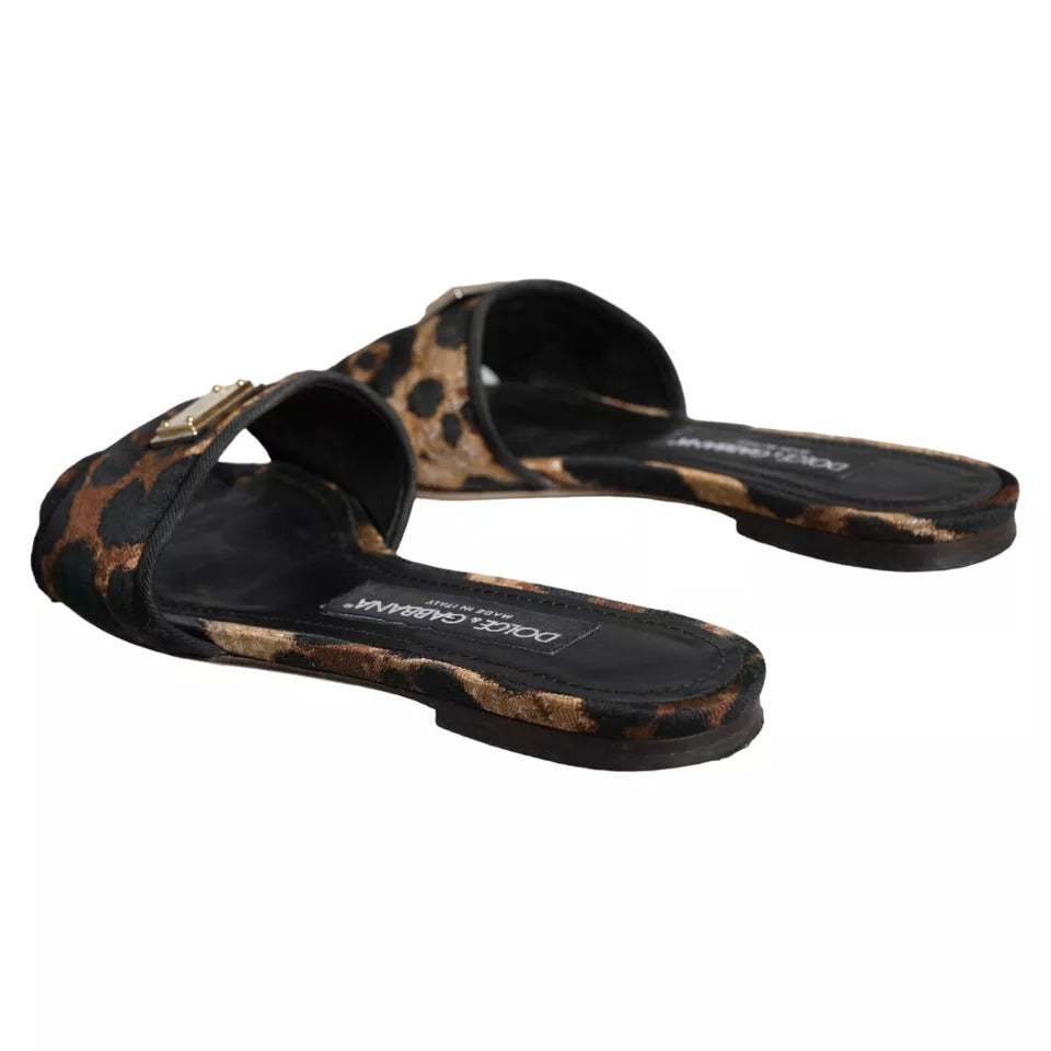 Dolce & Gabbana – Sandalen mit Leopardenmuster und Logo in Braun