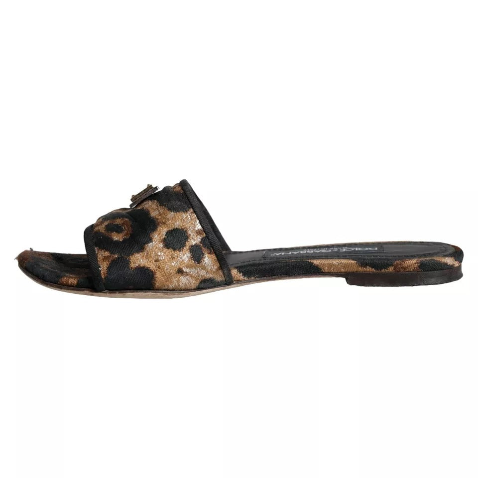 Dolce & Gabbana – Sandalen mit Leopardenmuster und Logo in Braun