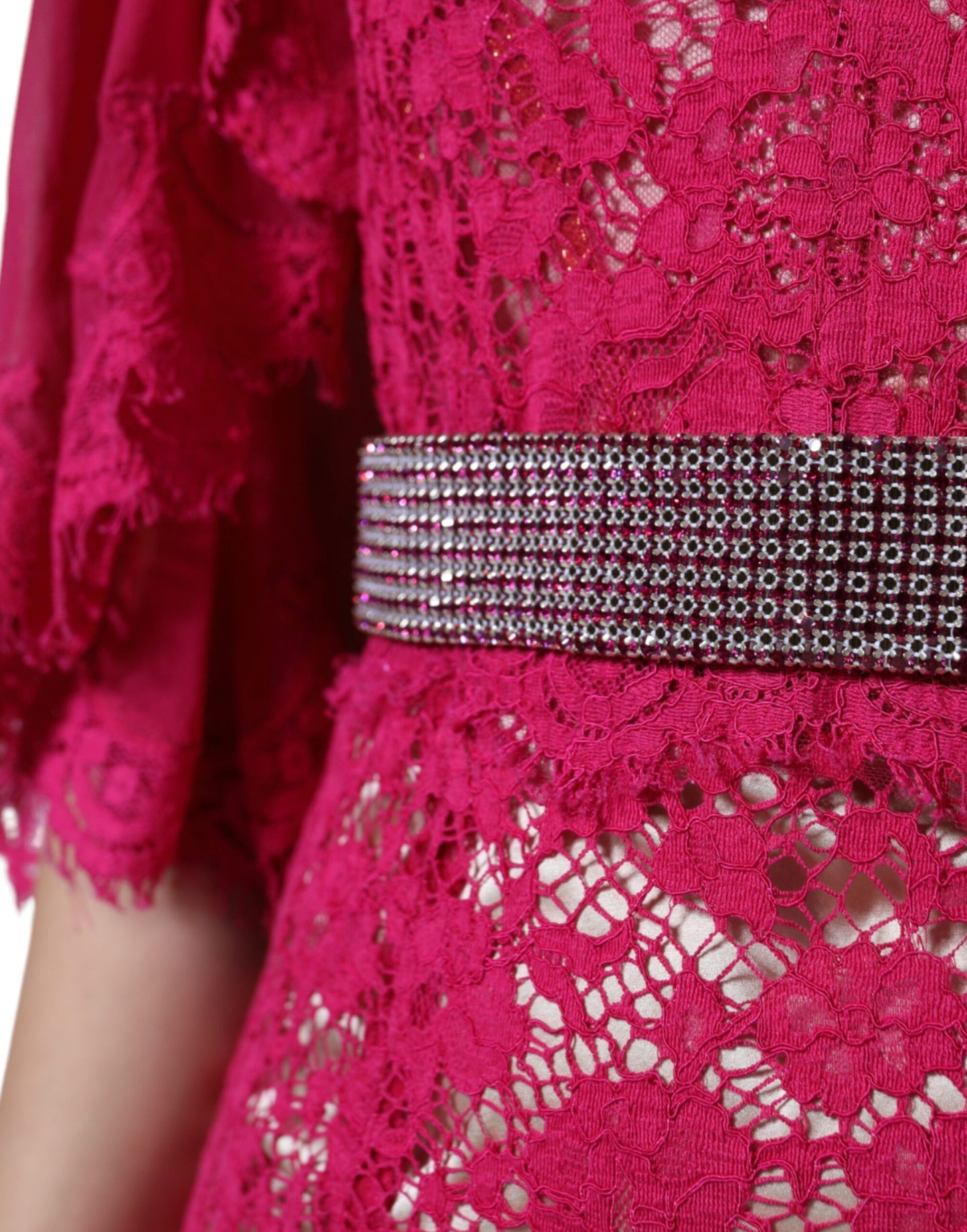 Dolce & Gabbana – Langes Etuikleid aus Spitze und Kristallen in Rosa