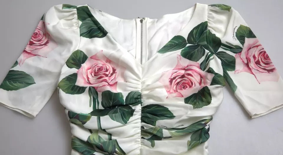 Dolce & Gabbana – Plisseekleid aus Stretch-Seide mit weißem Rosen-Print
