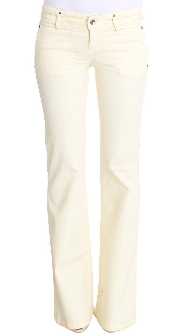 Jeans a zampa elasticizzati in cotone bianco