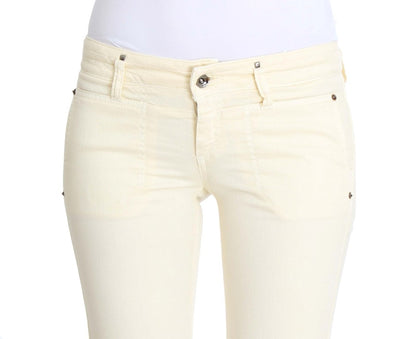 Jeans a zampa elasticizzati in cotone bianco