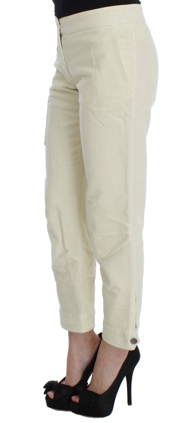 Pantaloni cargo corti capri in cotone beige