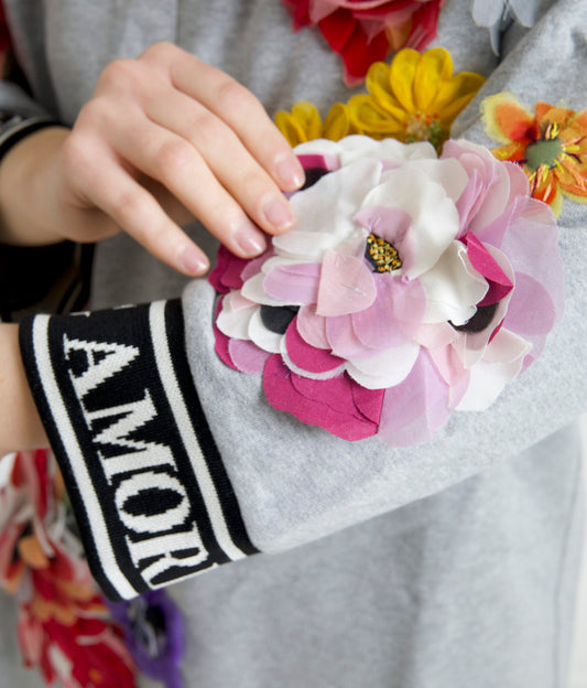 Jersey gris con estampado floral de DG Amore Queen