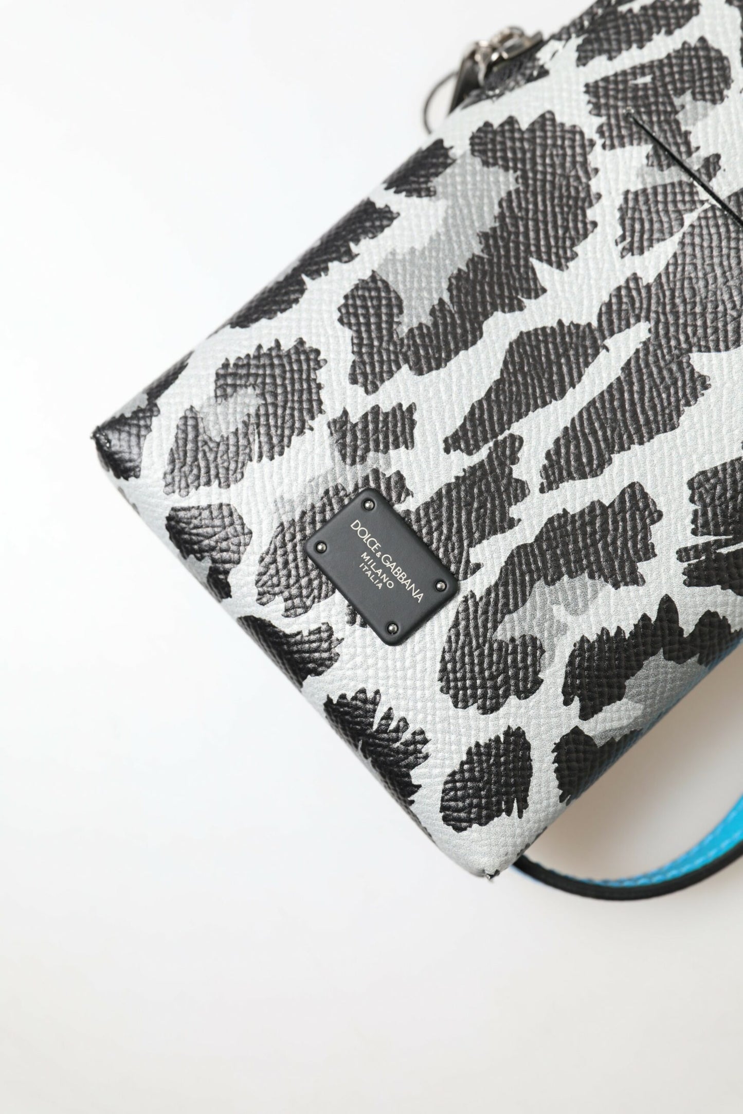 Borsa a tracolla per telefono da uomo in pelle leopardata grigia