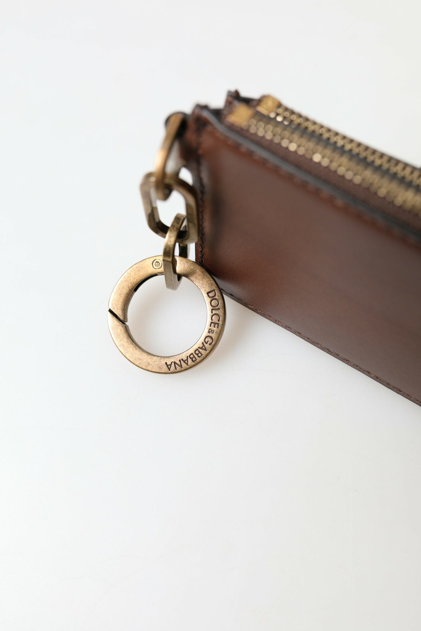 Cartera monedero con llavero y logo con cremallera de cuero marrón