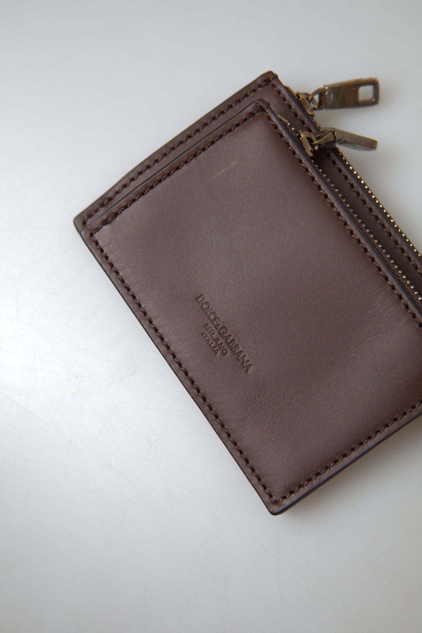 Cartera monedero con llavero y logo con cremallera de cuero marrón