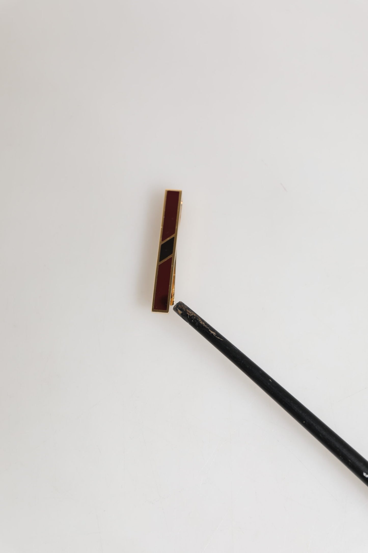 Dolce &amp; Gabbana Krawattenklammer aus Messing, mehrfarbig, goldfarben