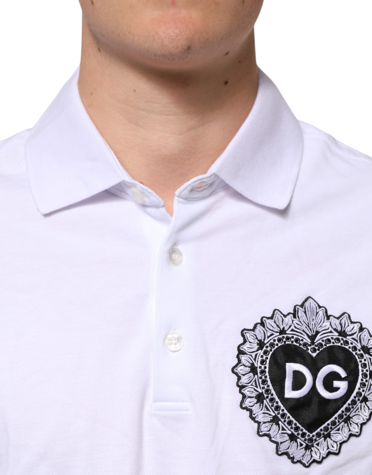Dolce &amp; Gabbana Weißes Baumwoll-T-Shirt mit DG-Herzlogo-Stickerei