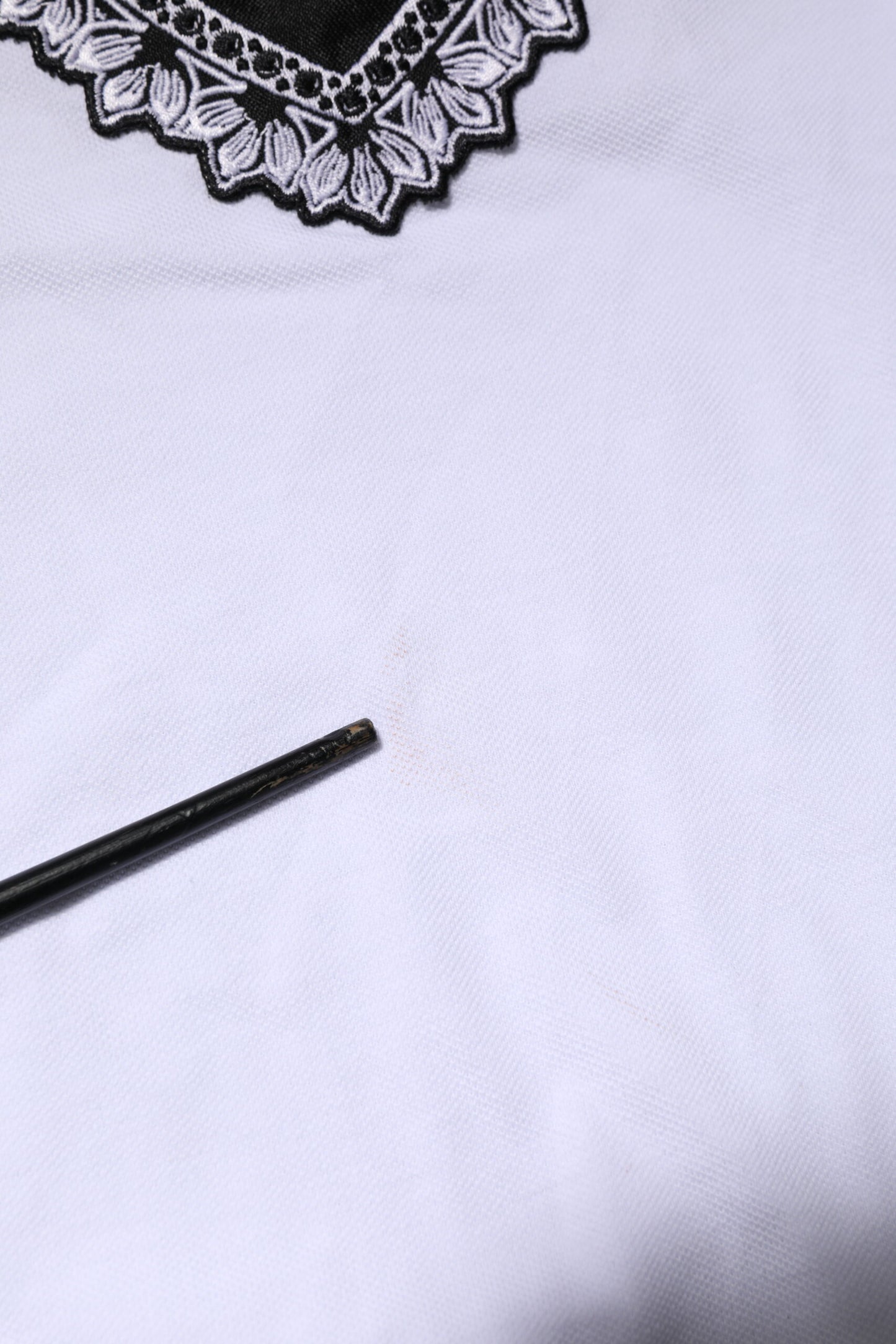 Dolce &amp; Gabbana Weißes Baumwoll-T-Shirt mit DG-Herzlogo-Stickerei