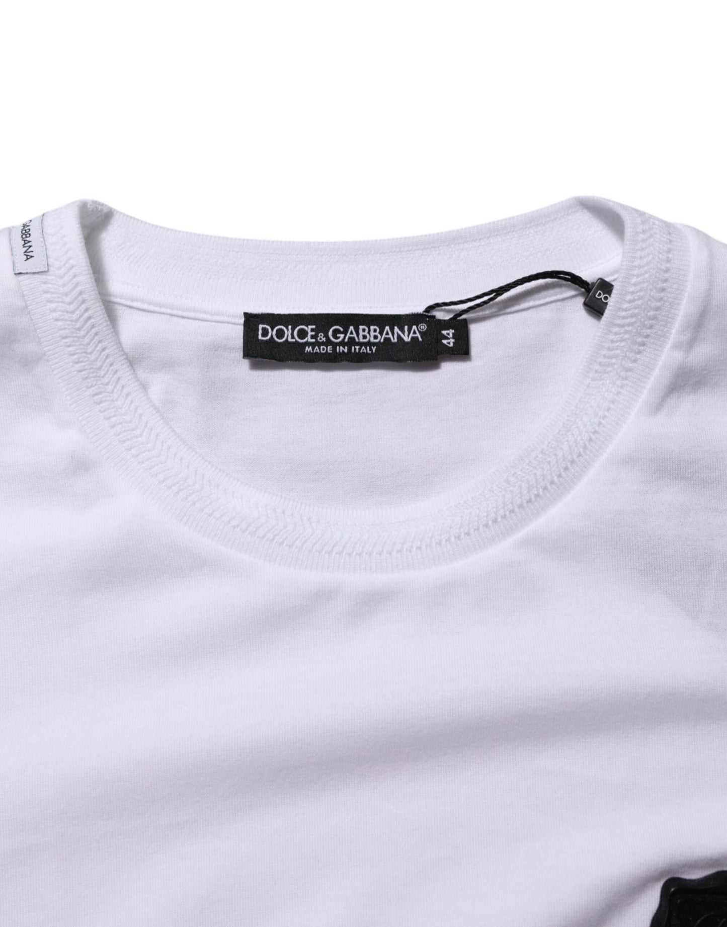 Dolce &amp; Gabbana Weißes Baumwoll-T-Shirt mit Logo-Patch und Rundhalsausschnitt